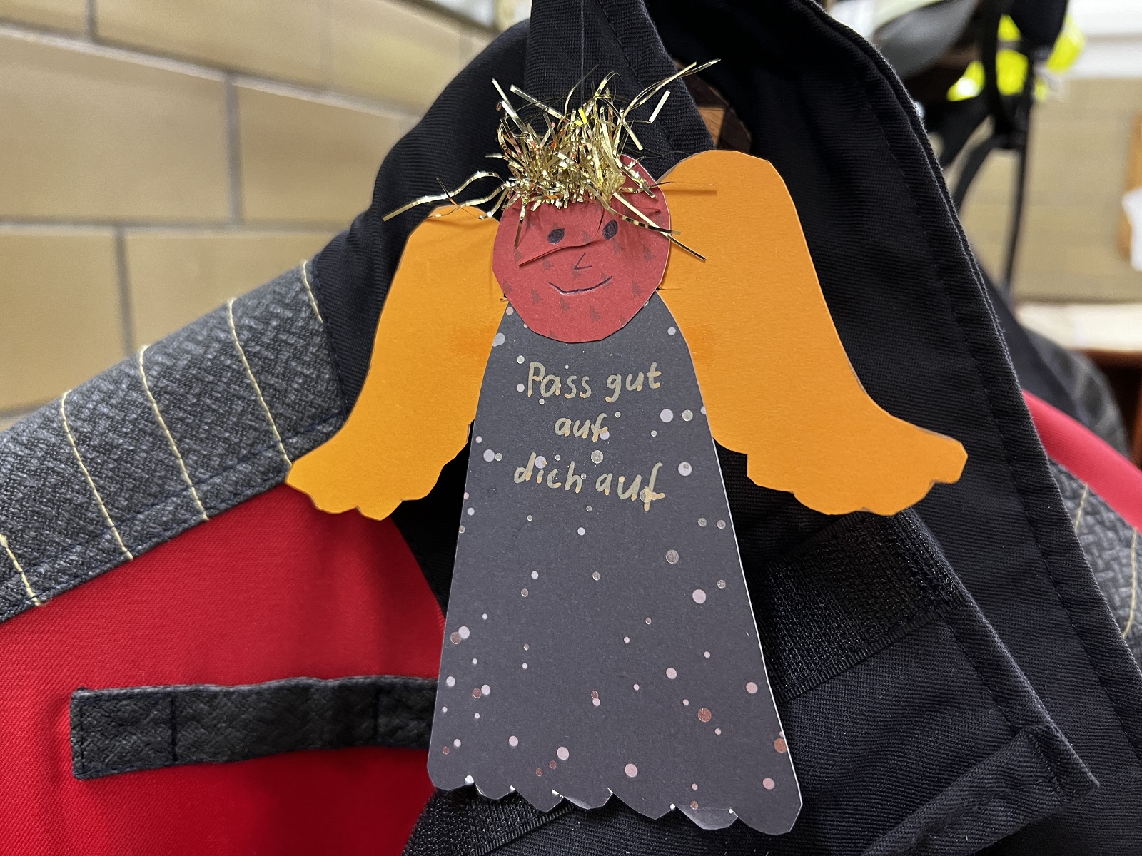 Weihnachtsfeier und Schutzengel