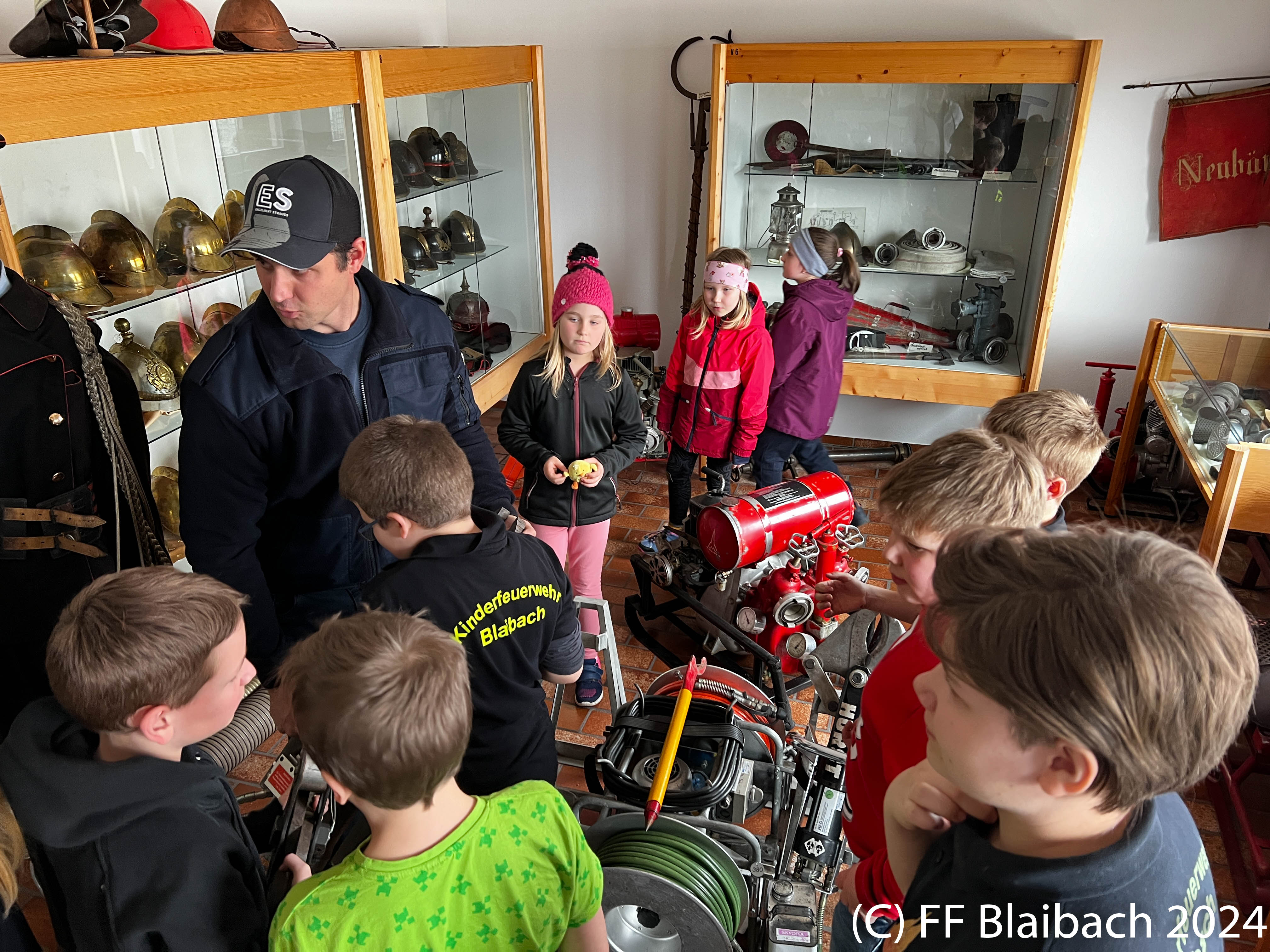 Kinderfeuerwehr zu Gast bei der FF Roding