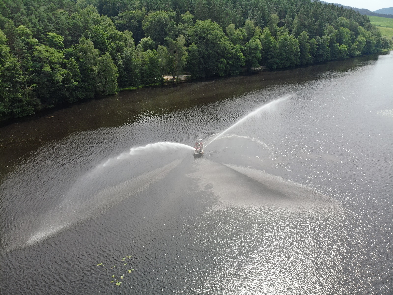 Vegetationsbrandbekämpfung vom Wasser aus geübt