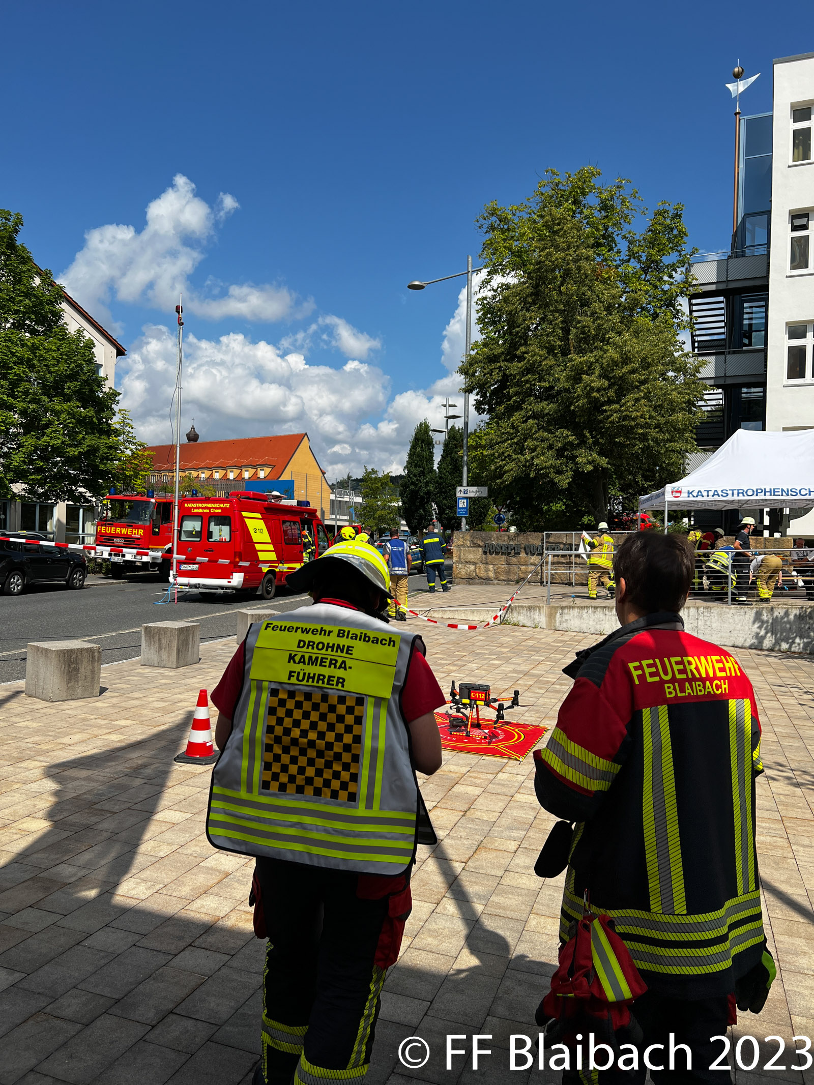 Drohne im Einsatz: Brand Turnhallendach